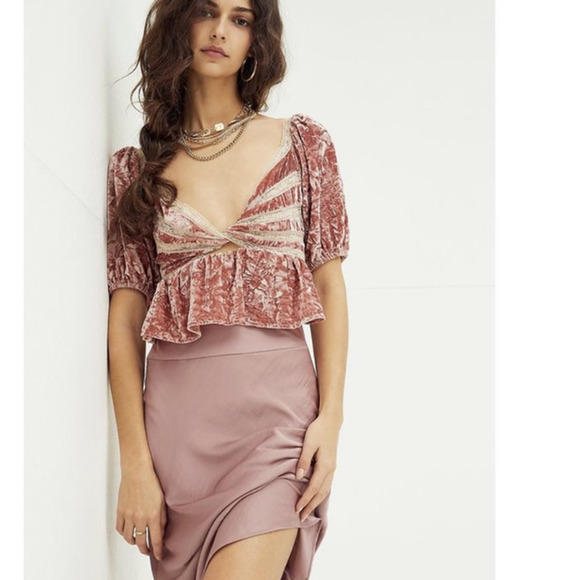 Free People Yours Truly Cropped Velvet Lace Trim Low Cut Top Size Medium - Picture 3 of 13